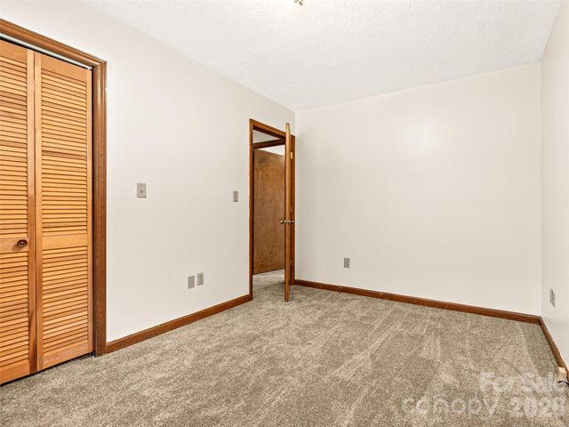 86 View De Lake Drive, Etowah, NC 28729