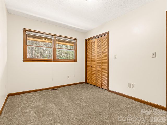 86 View De Lake Drive, Etowah, NC 28729