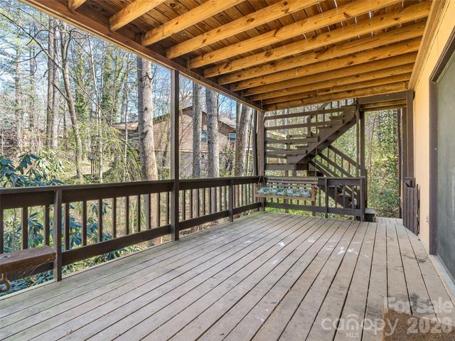 86 View De Lake Drive, Etowah, NC 28729