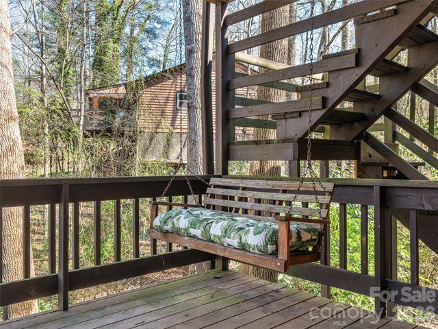 86 View De Lake Drive, Etowah, NC 28729
