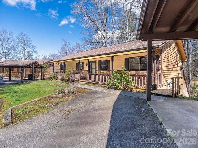 86 View De Lake Drive, Etowah, NC 28729
