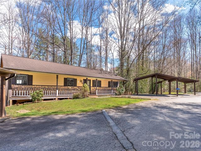 86 View De Lake Drive, Etowah, NC 28729
