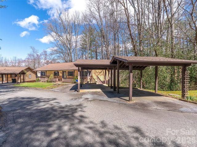 86 View De Lake Drive, Etowah, NC 28729