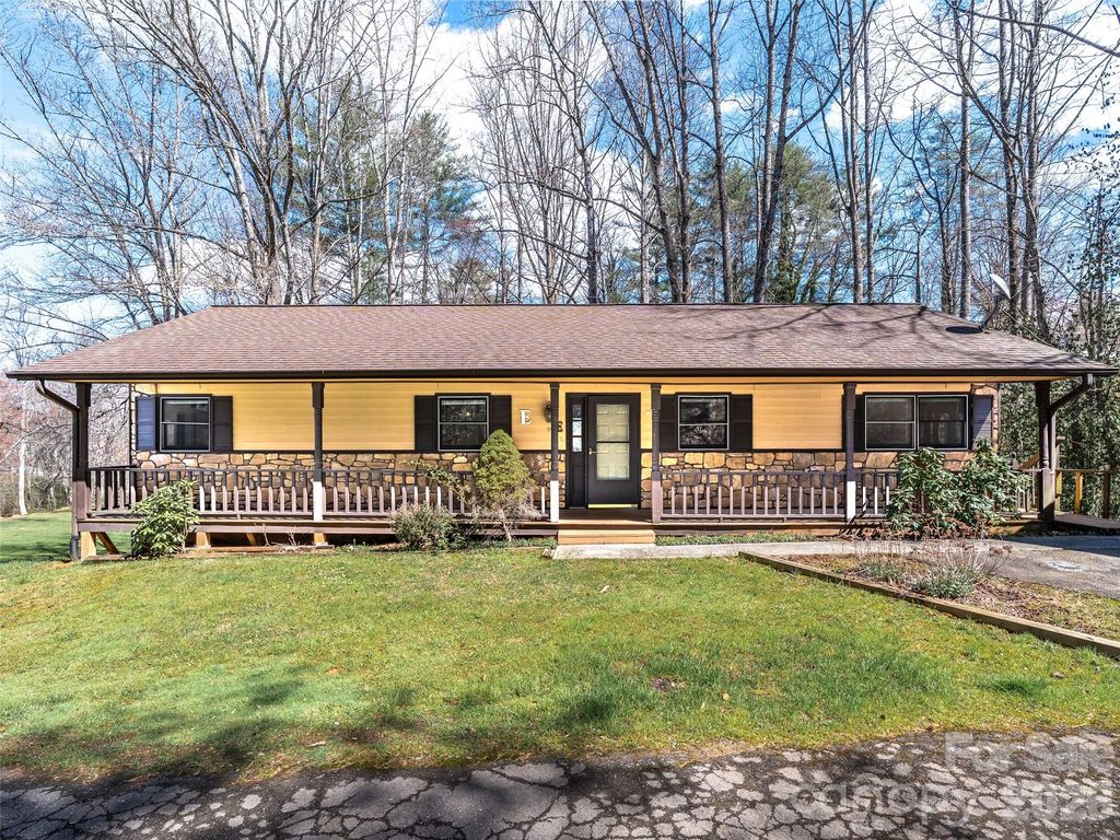 86 View De Lake Drive, Etowah, NC 28729