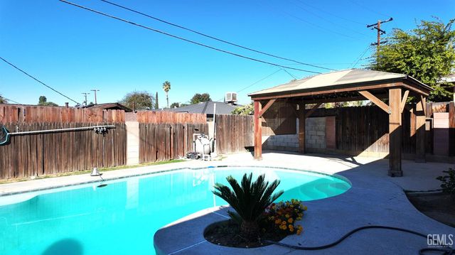3004 Saratoga Street, Bakersfield, CA 93306