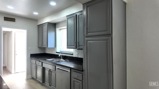 3004 Saratoga Street, Bakersfield, CA 93306