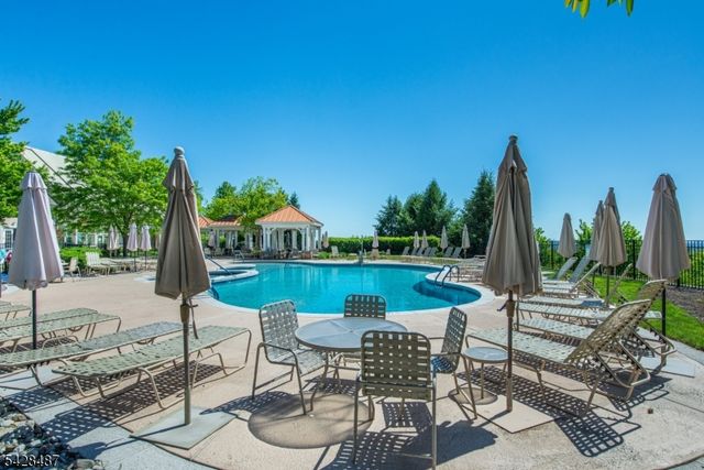 3 Pebble Rd D1, Woodland Park, NJ 07424