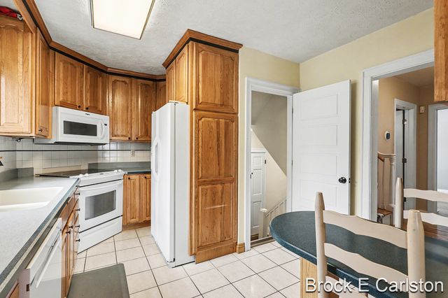 2915 Westland Road, Roosevelt Park City, MI 49441