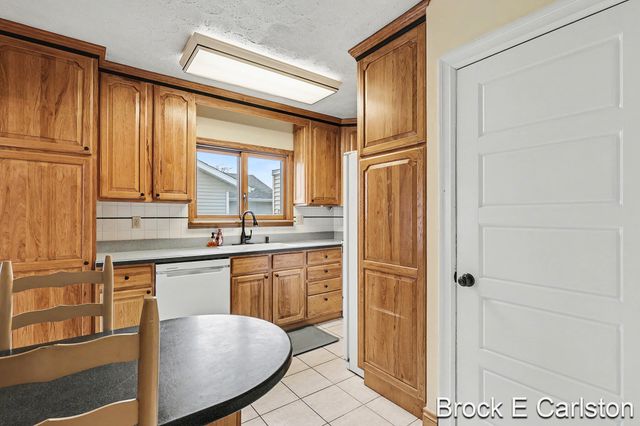 2915 Westland Road, Roosevelt Park City, MI 49441