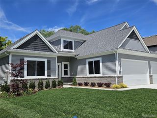 49287 London Bridge Drive, Macomb Township, MI 48044