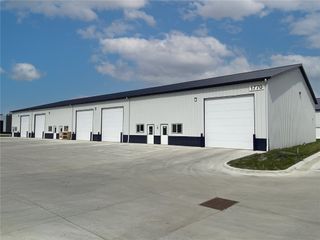 1770 Robins Road 400, Hiawatha, IA 52233