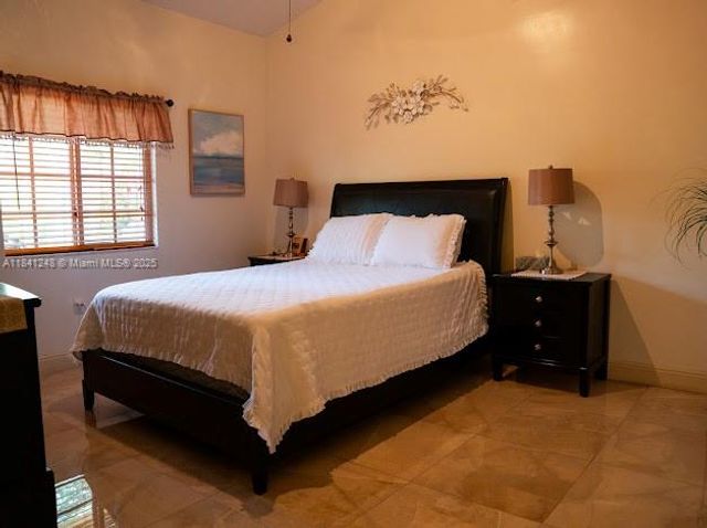 3279 NE 11th Dr, Homestead, FL 33033