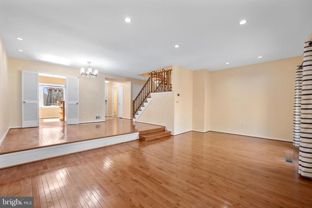 7857 HEATHERTON LN, Rockville, MD 20854