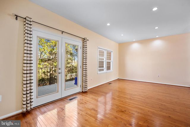 7857 HEATHERTON LN, Rockville, MD 20854