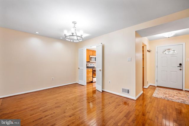 7857 HEATHERTON LN, Rockville, MD 20854