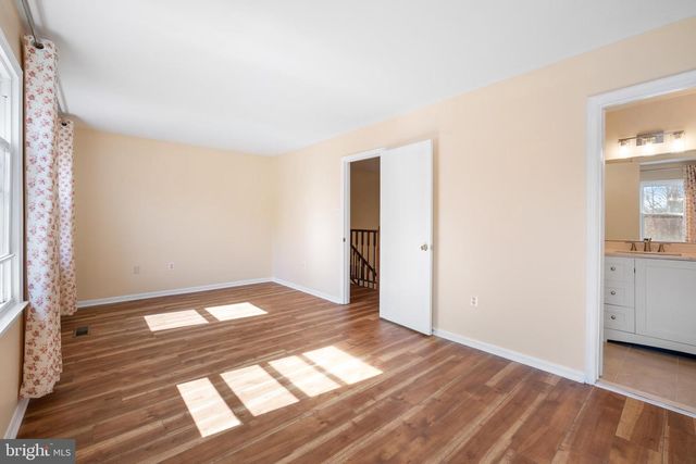 7857 HEATHERTON LN, Rockville, MD 20854