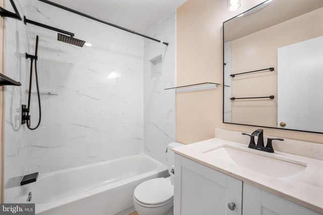 7857 HEATHERTON LN, Rockville, MD 20854