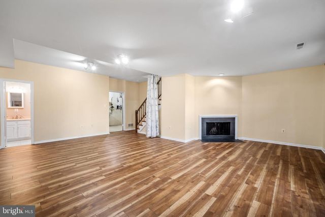 7857 HEATHERTON LN, Rockville, MD 20854