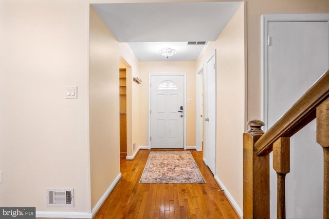 7857 HEATHERTON LN, Rockville, MD 20854