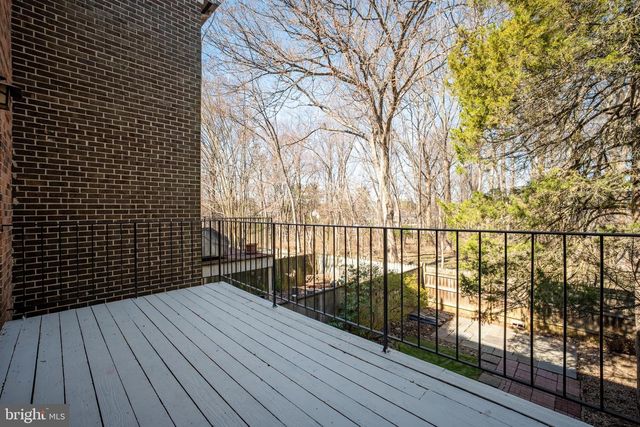 7857 HEATHERTON LN, Rockville, MD 20854