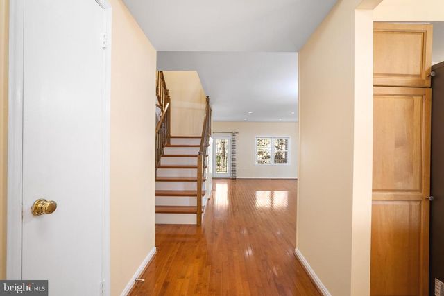 7857 HEATHERTON LN, Rockville, MD 20854