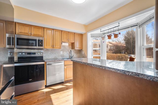 7857 HEATHERTON LN, Rockville, MD 20854