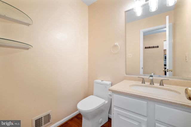 7857 HEATHERTON LN, Rockville, MD 20854