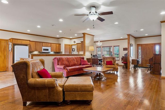 1023 W Brooke Hollow Court, Stillwater, OK 74075