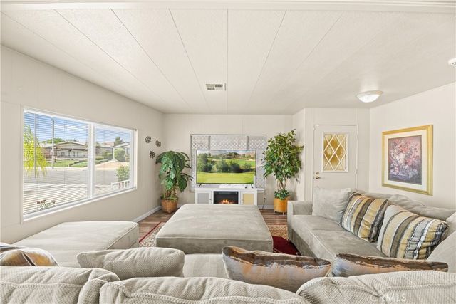 2964 Silver Oak Way, Hemet, CA 92545