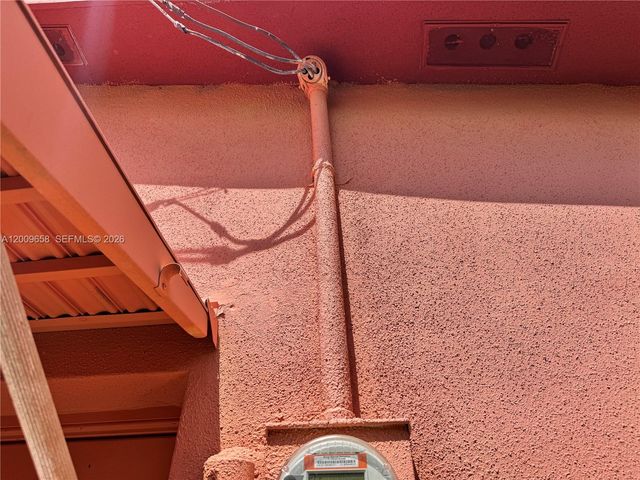 285 NE 165th St, Miami, FL 33162