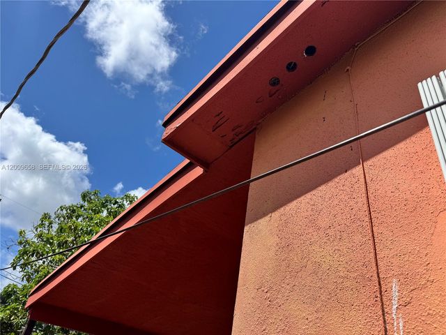 285 NE 165th St, Miami, FL 33162