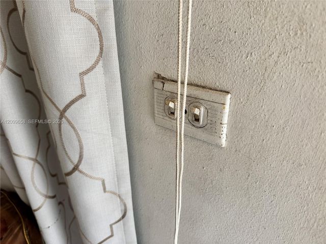 285 NE 165th St, Miami, FL 33162