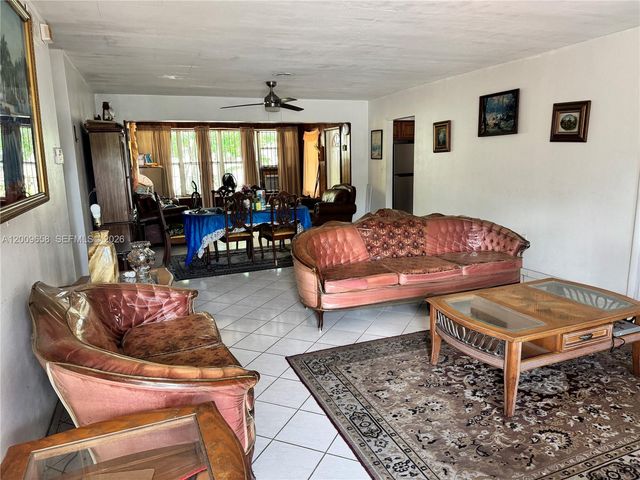 285 NE 165th St, Miami, FL 33162