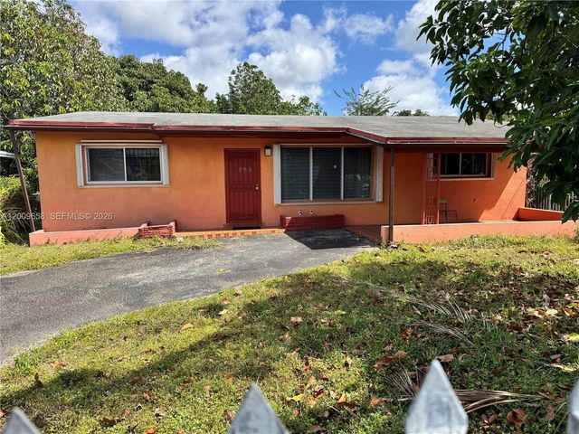 285 NE 165th St, Miami, FL 33162