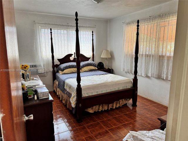 285 NE 165th St, Miami, FL 33162