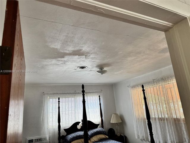 285 NE 165th St, Miami, FL 33162