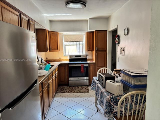 285 NE 165th St, Miami, FL 33162