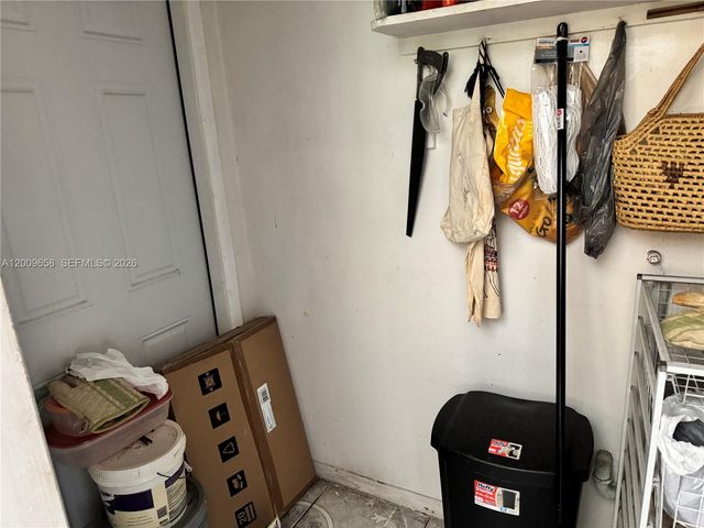 285 NE 165th St, Miami, FL 33162