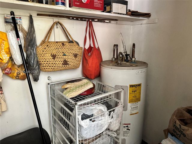 285 NE 165th St, Miami, FL 33162