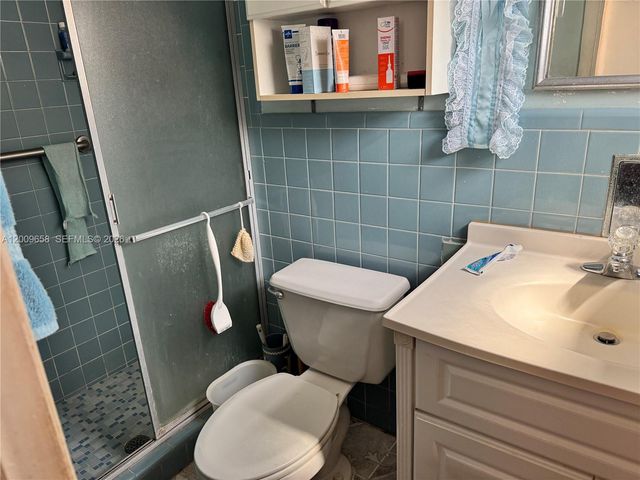 285 NE 165th St, Miami, FL 33162