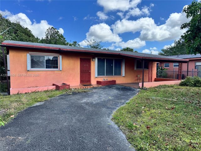 285 NE 165th St, Miami, FL 33162