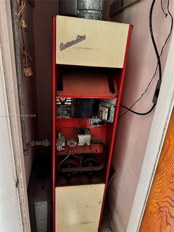 285 NE 165th St, Miami, FL 33162