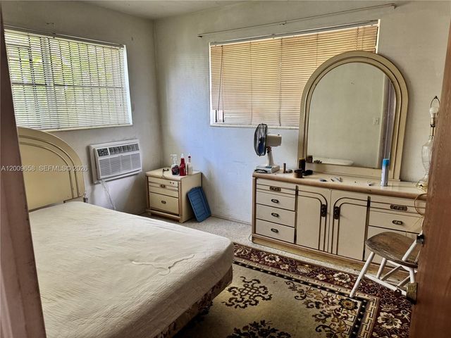 285 NE 165th St, Miami, FL 33162