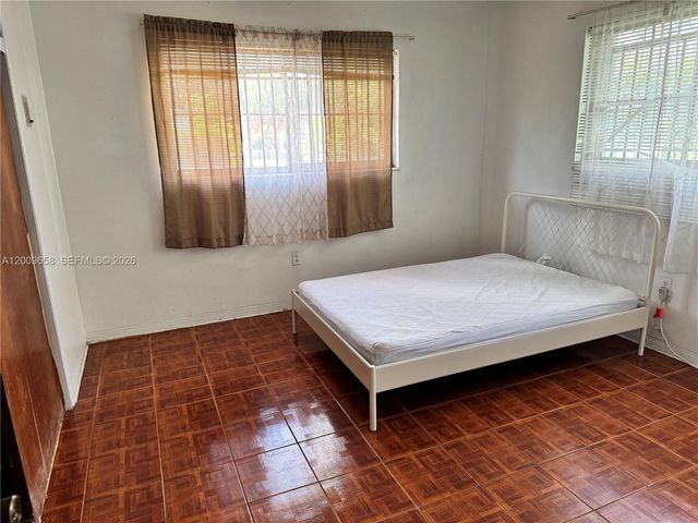 285 NE 165th St, Miami, FL 33162