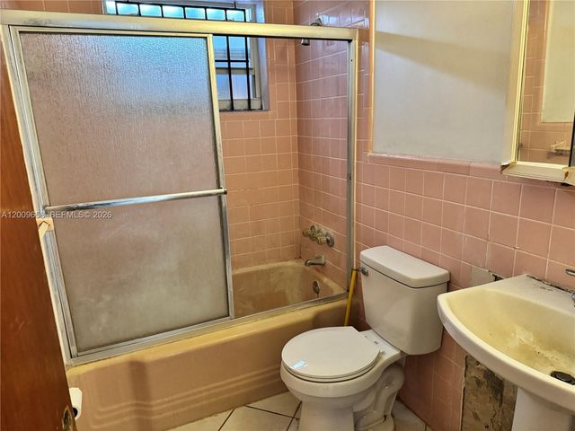 285 NE 165th St, Miami, FL 33162