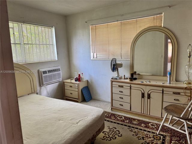 285 NE 165th St, Miami, FL 33162