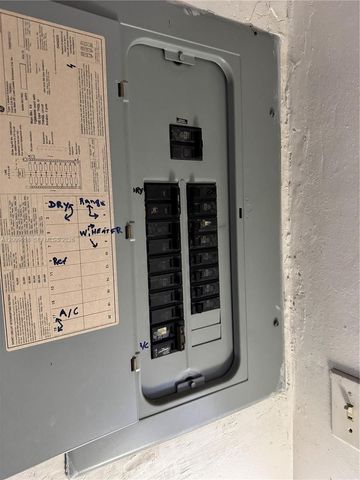 285 NE 165th St, Miami, FL 33162