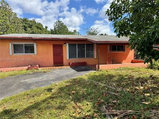285 NE 165th St, Miami, FL 33162