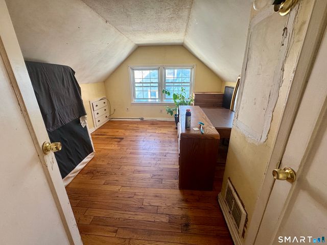 84 Middle Turnpike West, Manchester, CT 06040