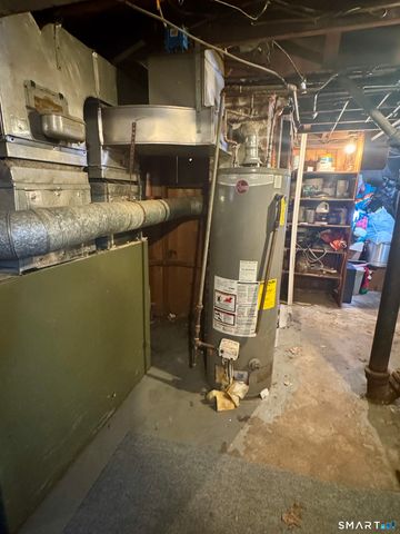 84 Middle Turnpike West, Manchester, CT 06040